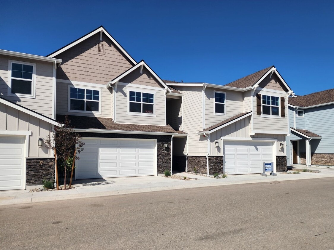 Primary Photo - New Townhome in Minden for Rent
