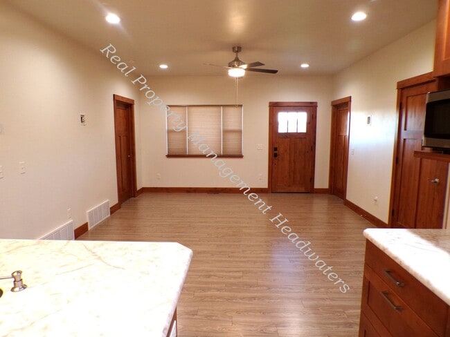 Building Photo - 428 I St