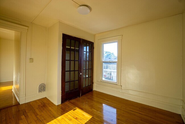 Building Photo - AVAILABLE 8/1/2026 - Second Floor Apartment