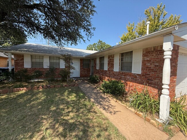 Building Photo - 1101 NW 103rd St