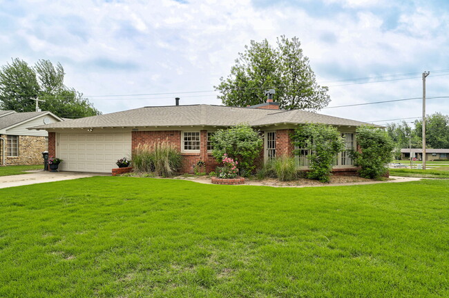 Building Photo - 9800 Ashley Pl