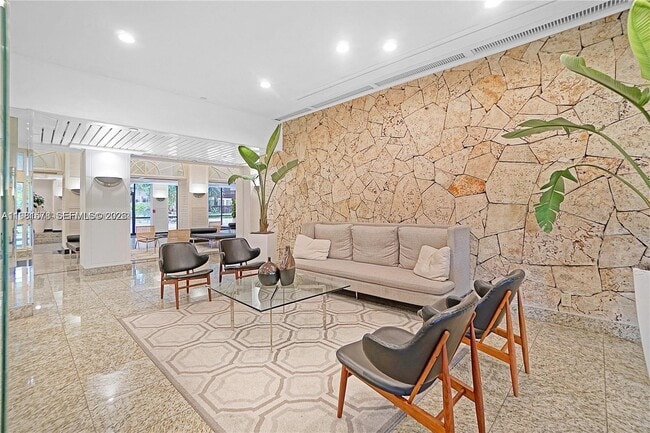 Foto del edificio - 780 NE 69th St