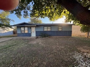 Building Photo - 403 Teak Ave