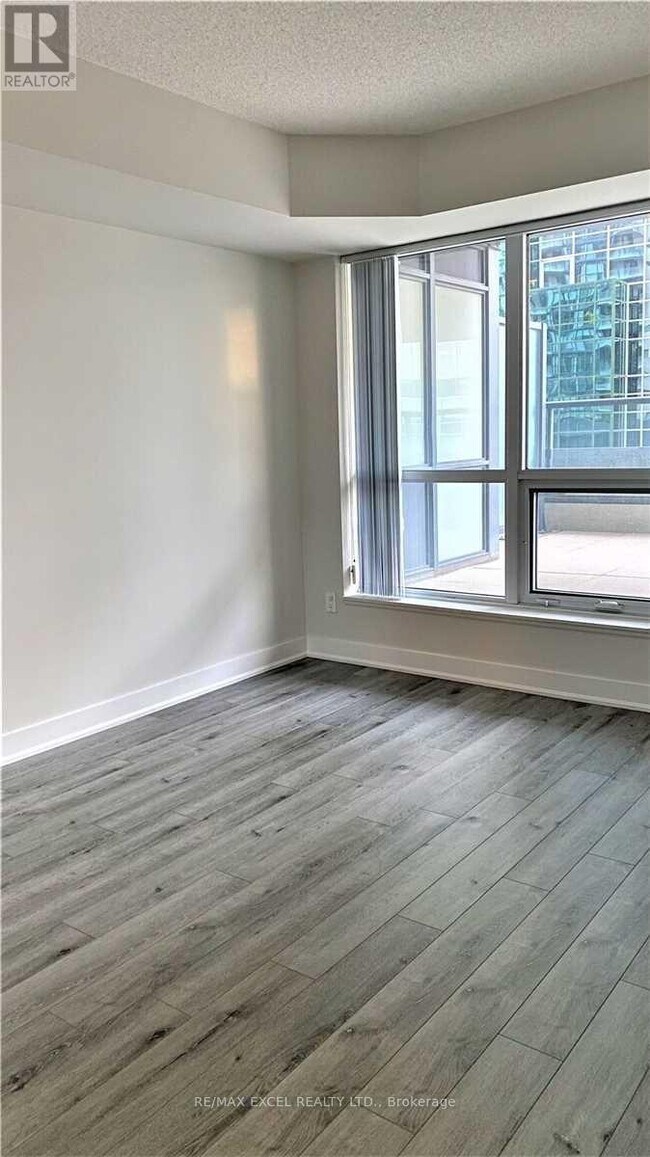 Building Photo - 5162 Yonge St