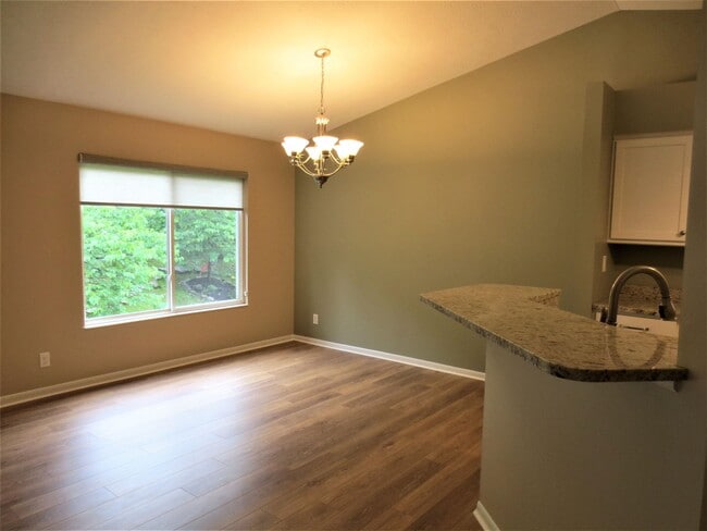 Building Photo - 2112 Clareglen Dr