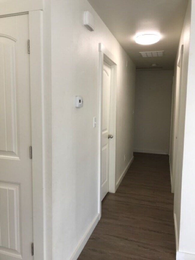 Foto del edificio - 584 Monroe St