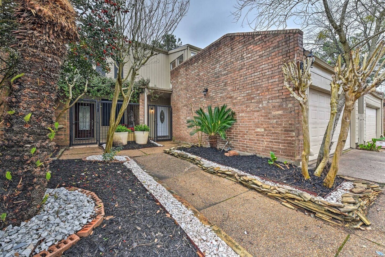 Lake Front Townhome with resort-like Views! - Lake Front Townhome with resort-like Views!