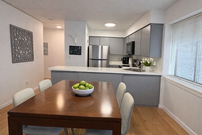 Building Photo - 5 Linden St