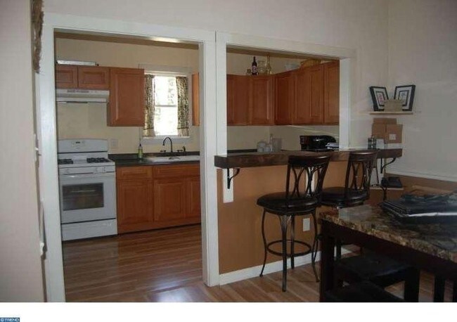 Building Photo - 460 Main St