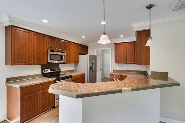 Building Photo - Charming 3-bedroom home with HUGE fenced-i...