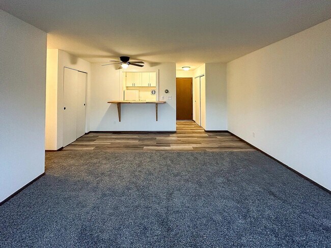Foto del edificio - 3245 N Oakland Ave