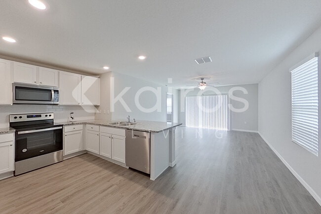 Building Photo - 8590 SW 44th Ct
