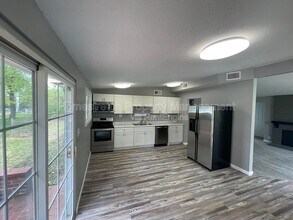 Building Photo - 430 Holiday Hl