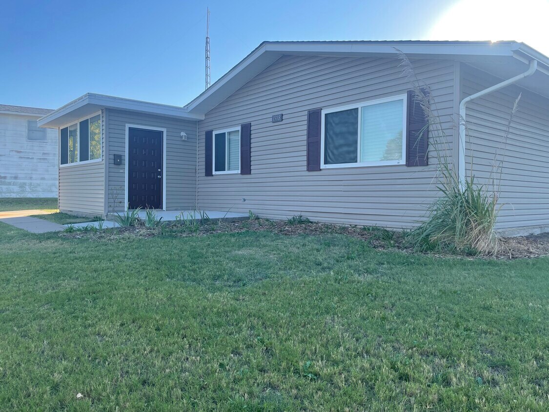 1318 Douglas Dr, Hays, KS 67601 House Rental in Hays, KS