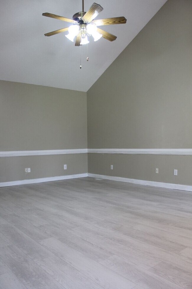 Foto del edificio - 420 Hunters Creek Dr