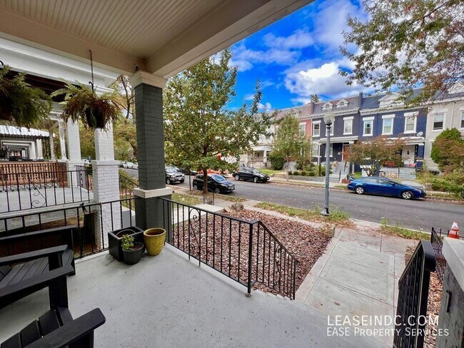 Building Photo - 624 Lamont St NW