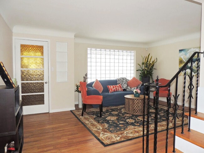 Building Photo - 3 Bed - 2 Full Bath Cape Cod for Rent in E...