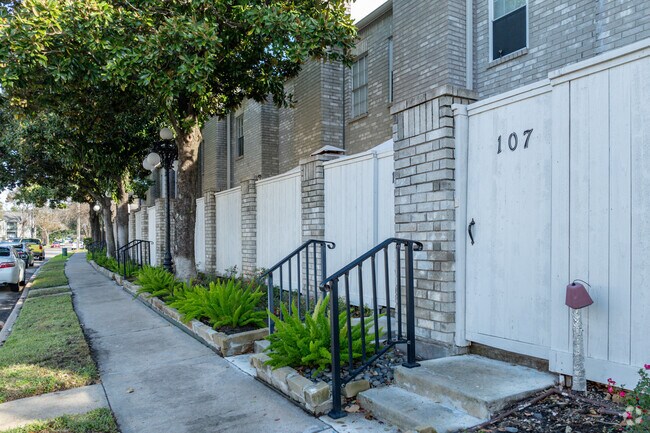 Calle Tanglewilde 3800 - 3800 Tanglewilde St