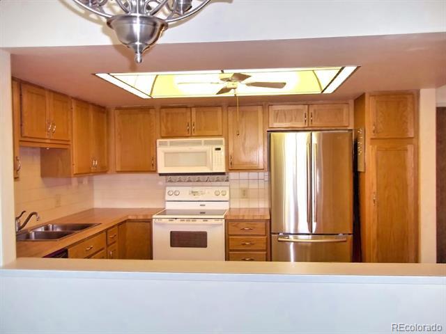 Building Photo - 13601 E Marina Dr