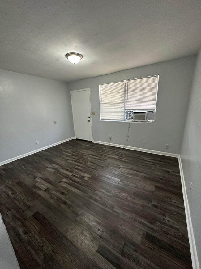 Building Photo - 2002 Palafox St