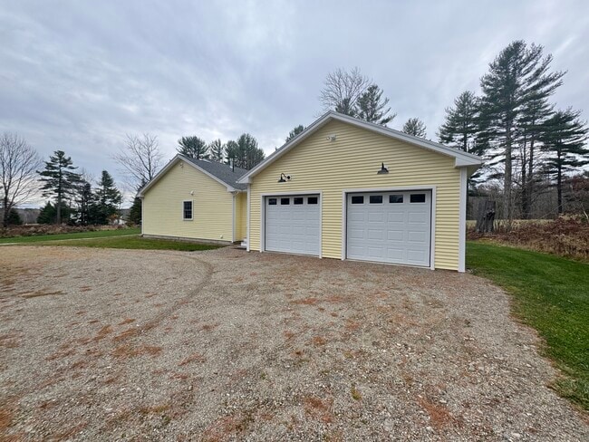 Building Photo - 49 Fort Point Cove Rd