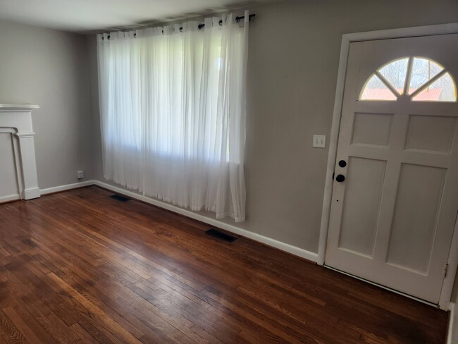 Living Room - 611 Thrush Pl