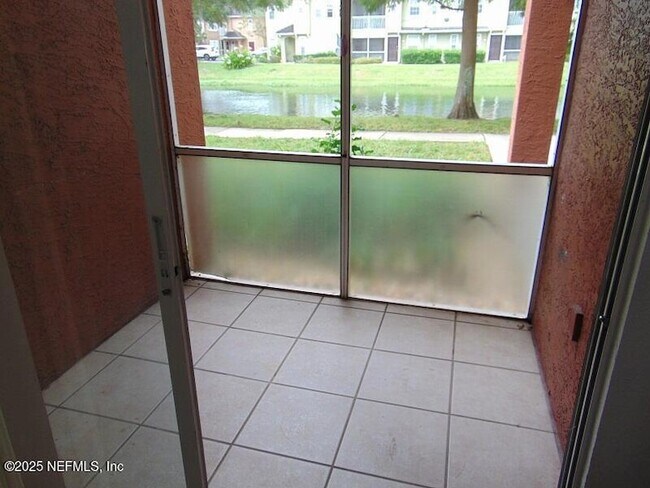 Foto del edificio - 10075 Gate Pkwy N