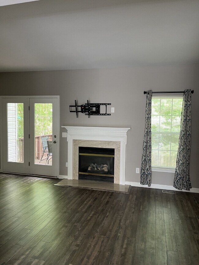 Foto del edificio - 694 Huffine Manor Cir