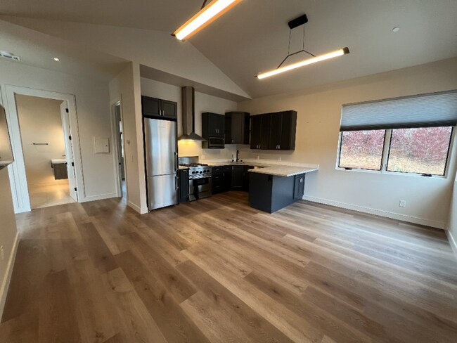 Foto del edificio - 86 Mt Madonna Rd