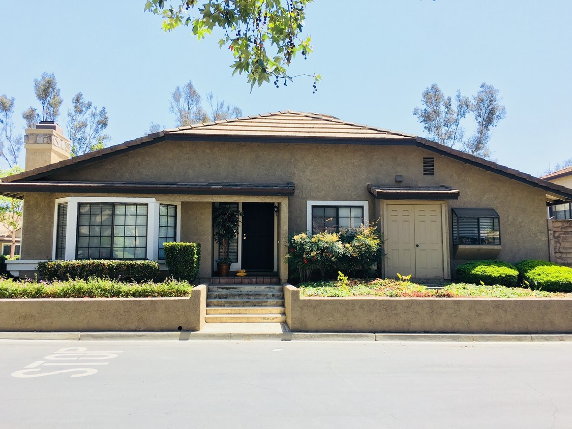 961 Sandstone Dr, Glendora, CA 91740 Condo for Rent in Glendora, CA
