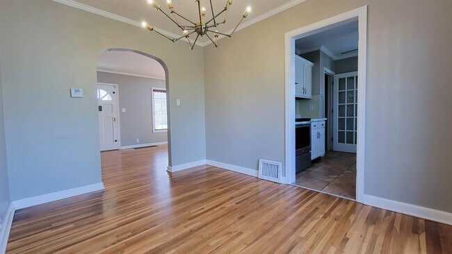 Building Photo - 242 S Bleckley Dr