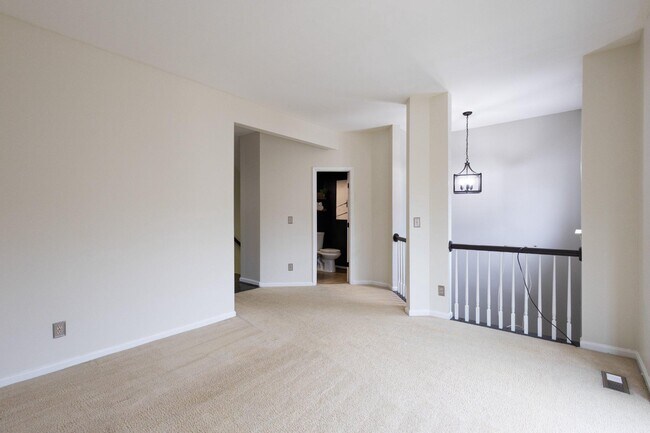 Foto del edificio - 15514 Port Washington Ct