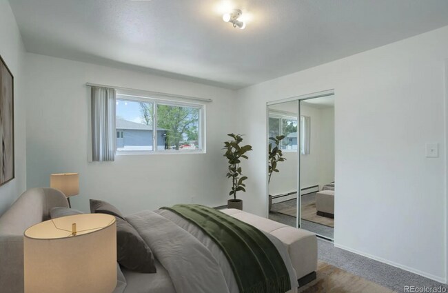 Foto del edificio - Spacious & Remodeled 3-Bedroom Corner Unit...