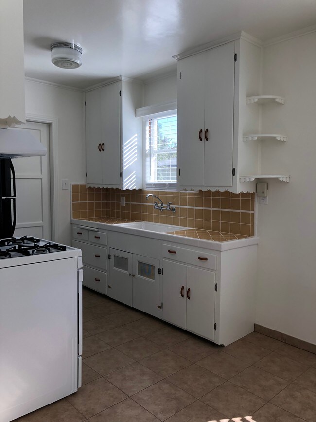 Foto del edificio - 316 N Bushnell Ave