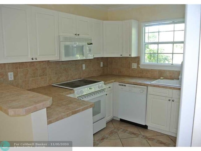 Building Photo - 1228 W Las Olas Blvd