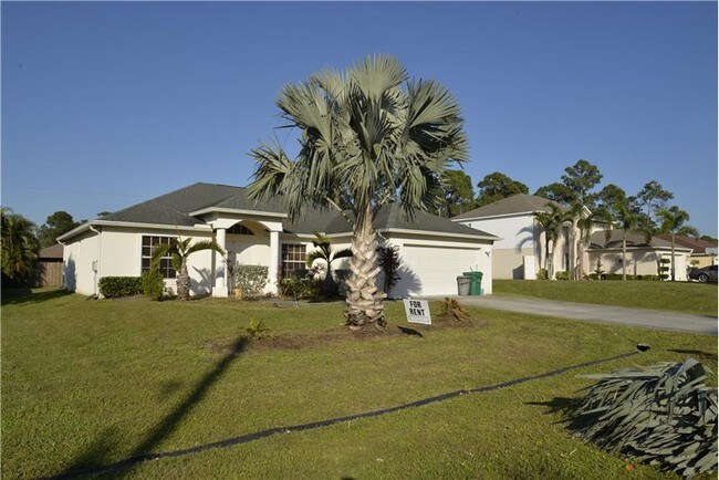 Building Photo - 901 SW Sultan Dr