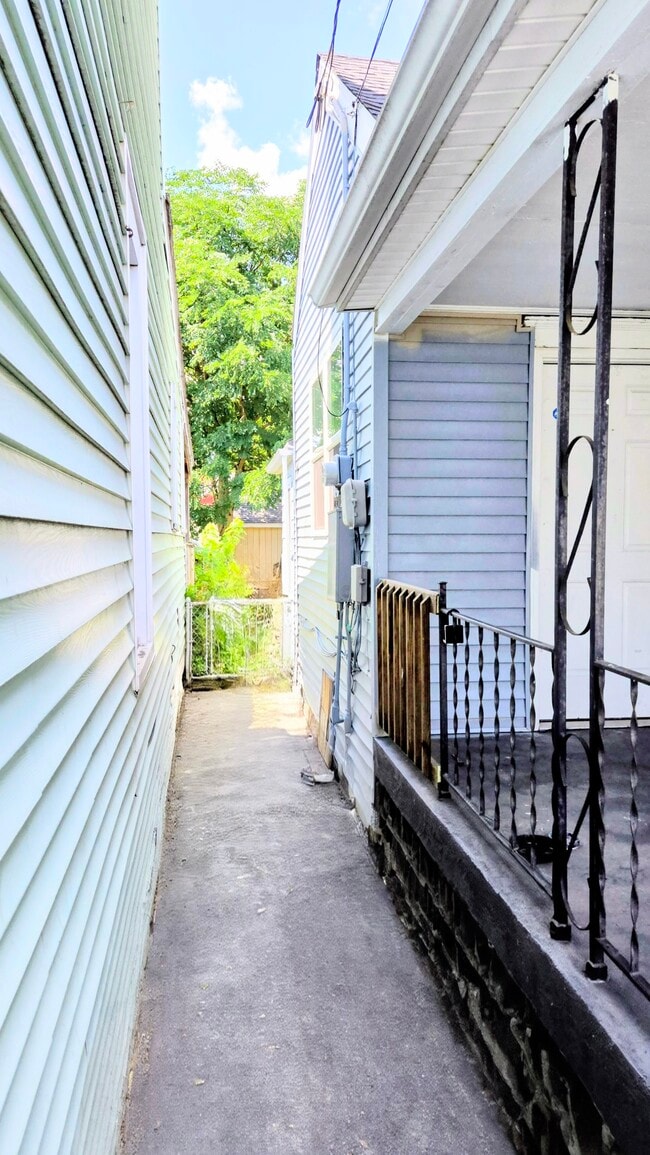 Side covered porch and walkway from the front of the house to the fenced backyard - 3348 Bohannon Ave