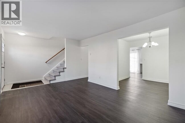 Photo du bâtiment - 885 Carleton Pl