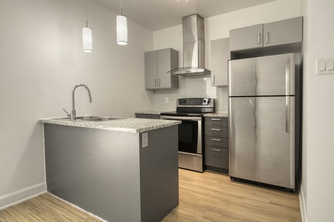 Building Photo - 6600 Av De Darlington