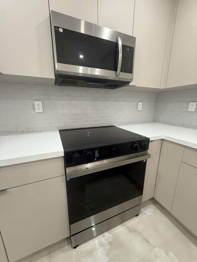 Building Photo - 9307 SW 138th Pl