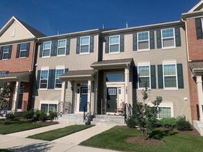 Building Photo - 285 Lakeshore Dr