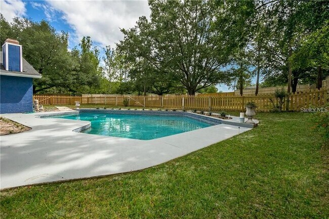 Foto del edificio - 2038 Crowley Cir W