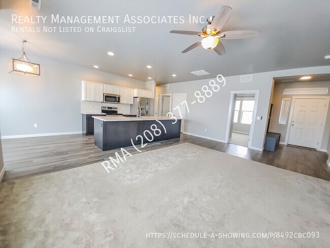 Building Photo - Newer 4 Bedroom House in South Nampa