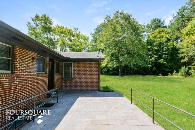 Building Photo - Single Family Ranch Style | Fully Renovated
