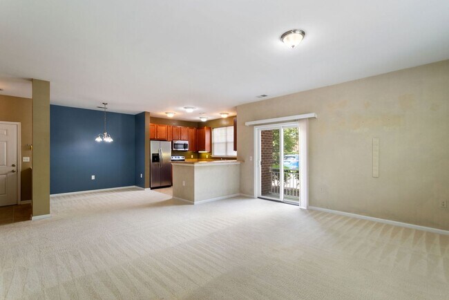 Building Photo - 5329 Warminster Dr. #101