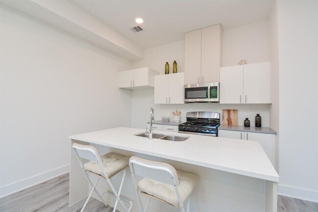 Building Photo - 9624 Habitat St