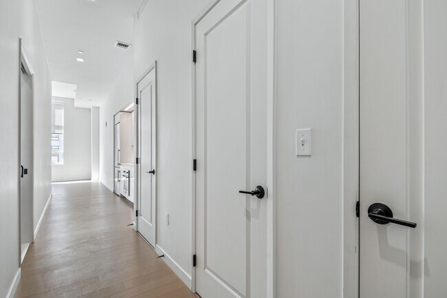 Foto del edificio - 1050 S Grand Ave