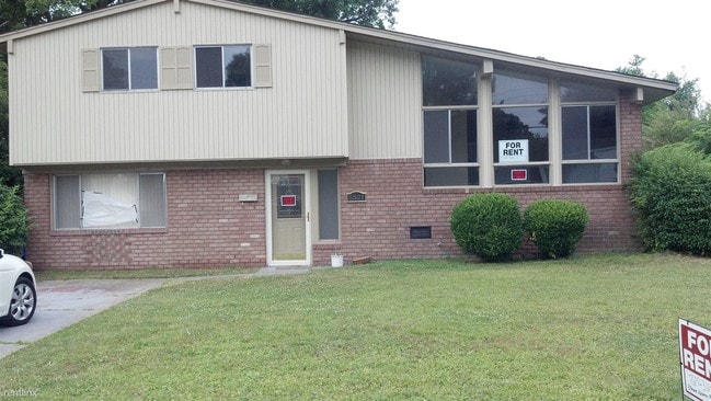 Building Photo - 5521 Bayberry Dr