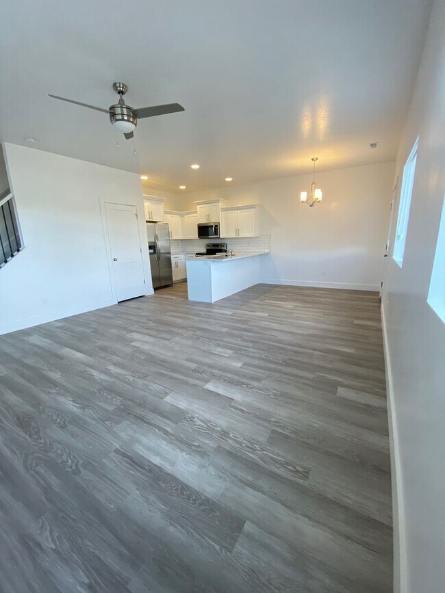 Foto del edificio - Beautiful 3 Bed, 2.5 Town Home! Available Now! See Our 3D Tour of This Property! Available on Jun...