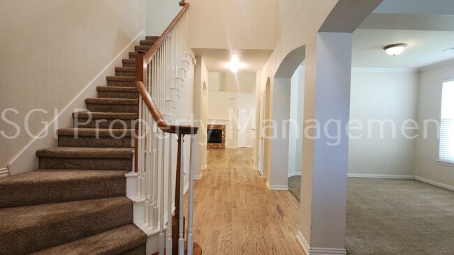 Foto del edificio - 329 Parkhurst Ln